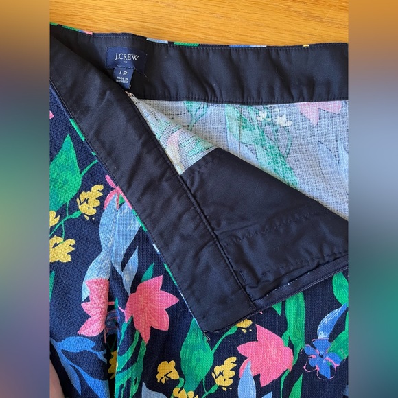 J.Crew beautiful, vibrant NWOT flowered, flat front shorts. - Picture 3 of 8